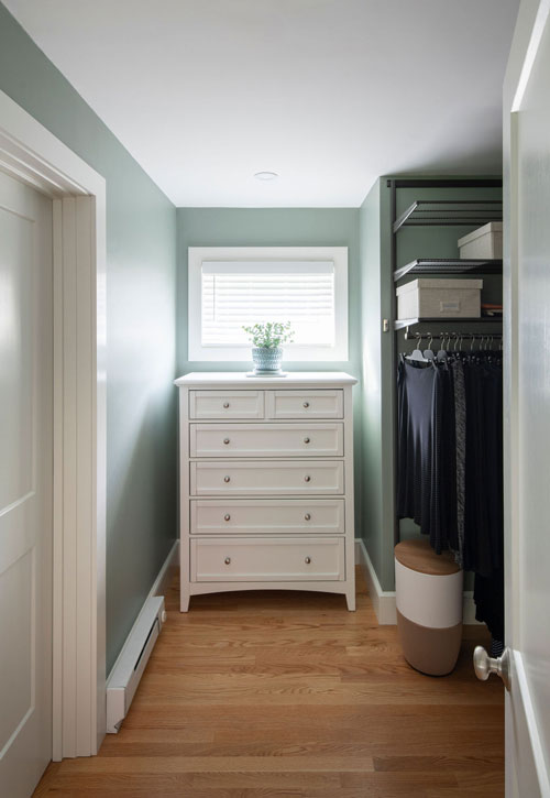 First floor primary closet